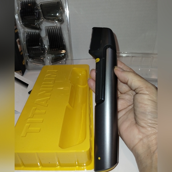 Microtouch Titanium Trim Haircut & Body Groomer With Additional Replacement Head - Picture 7 of 10